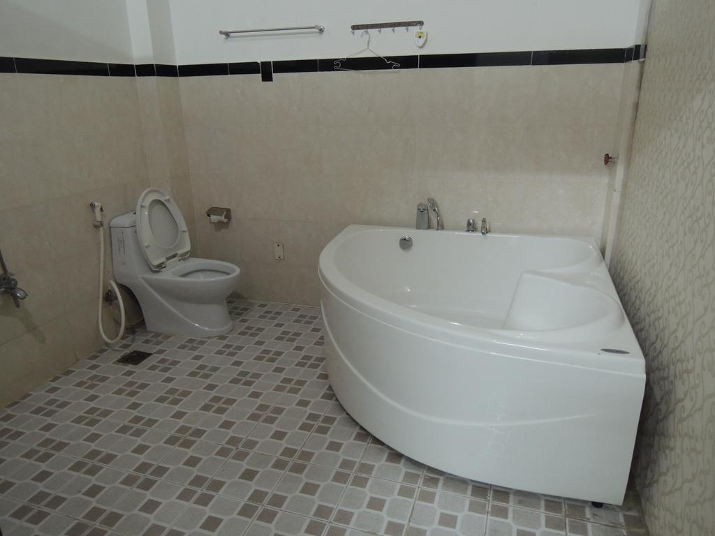 Hung Hieu Hotel My Tho Room photo