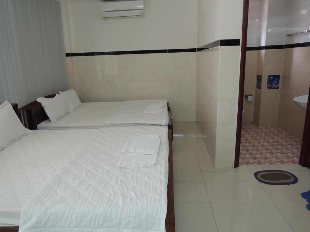Hung Hieu Hotel My Tho Room photo
